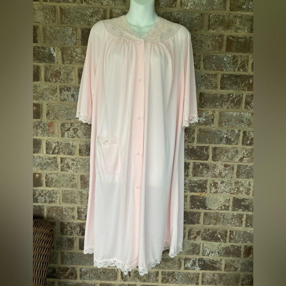 70s Vintage Pastel Pink Robe Floral Lace Satiny Button down front Size M